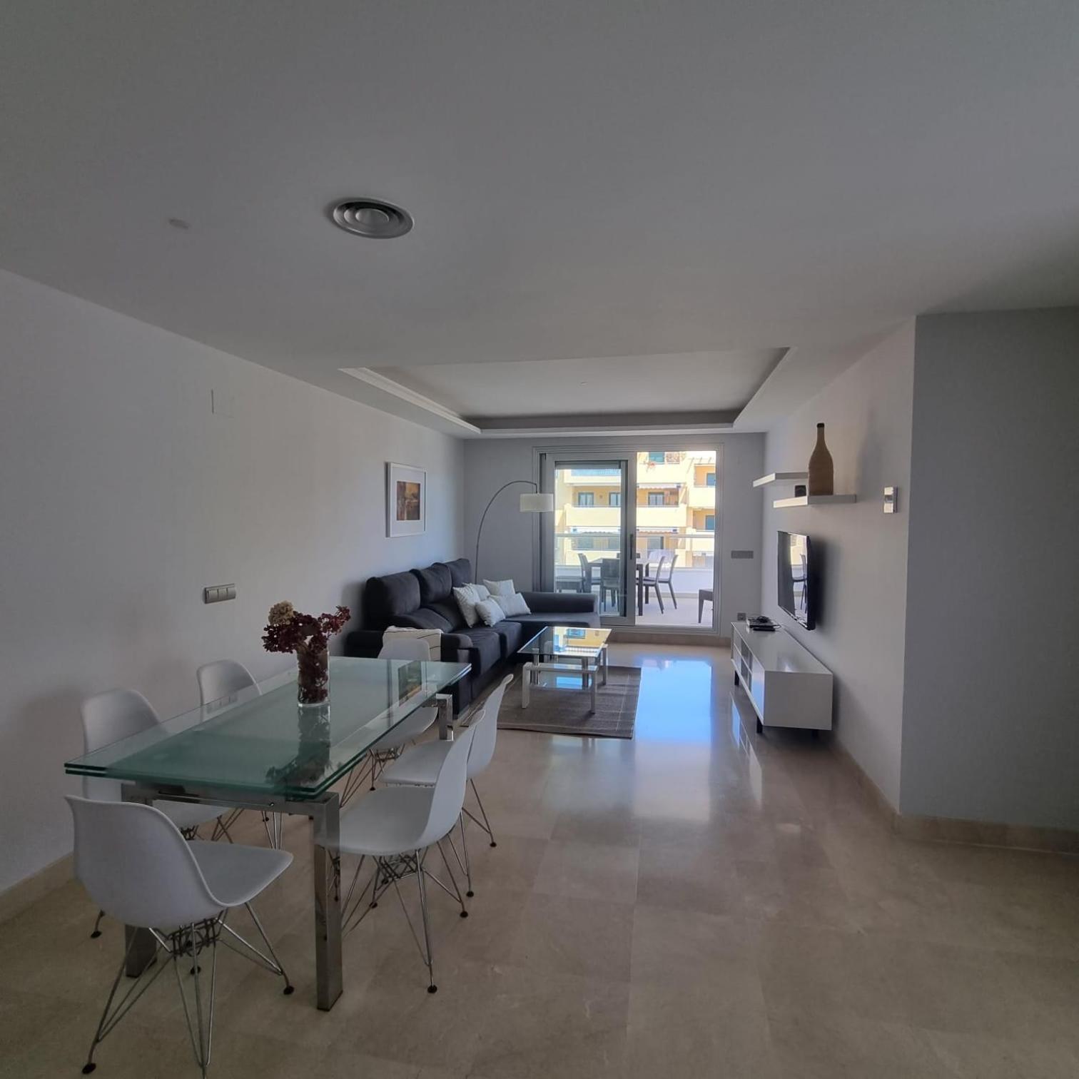 Deluxe 3 Bedroom By Aqua Apartments, Apartament